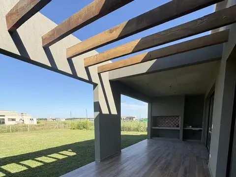 Casa en Venta en Los Tres Pinos, USD 215.000