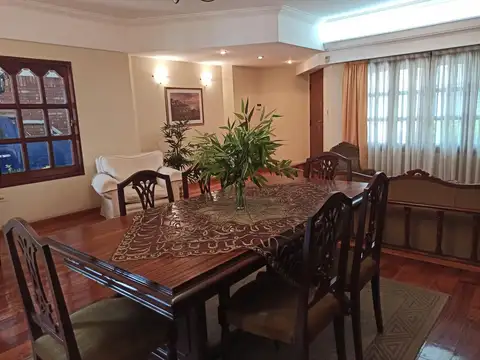 Casa 6 ambientes con 4 baños