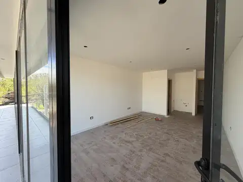 VENTA OFICINA A ESTRENAR EN CALLE - PELLEGRINI Y 14B - CITY BELL - LA PLATA