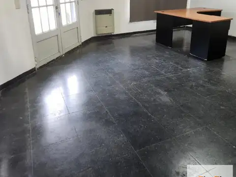 Oficina 4 ambientes con 3 baños