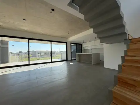 Casa 5 ambientes con 2 baños