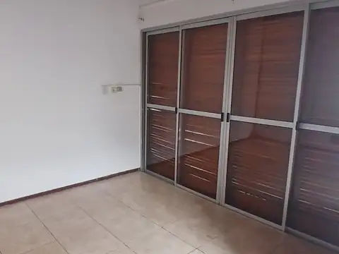 Casa en Alquiler con 1 cochera