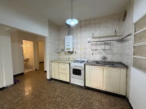 Casa 6 ambientes con 1 baño