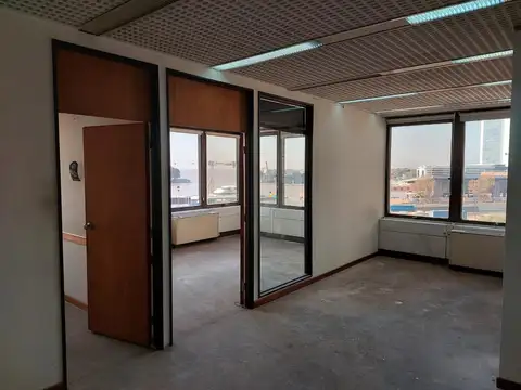 Oficina en Venta con 8 cocheras