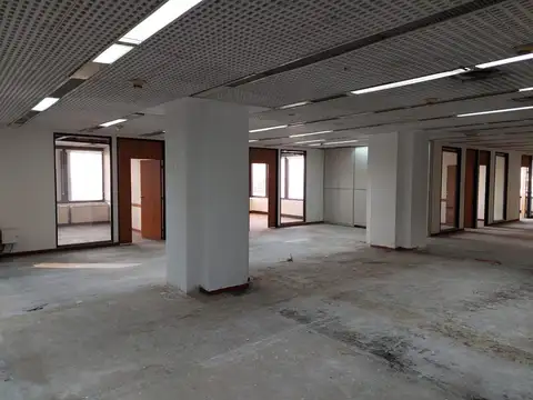 Oficina en Venta con 8 cocheras