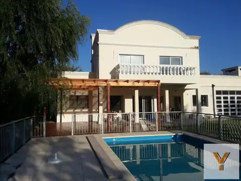 Casa en Alquiler - 4 Dormitorios 2 Baños - 1250mts - Haras del Sur 1.