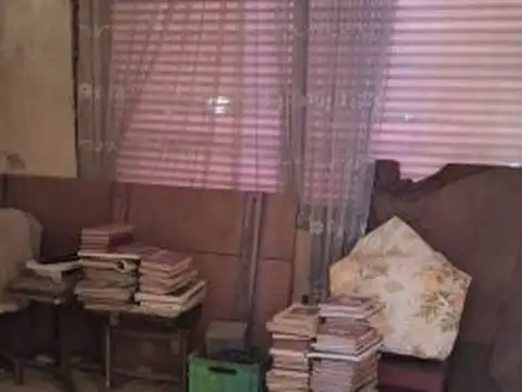 CASA AL FRENTE A REFACCIONAR. SERBANDO BAYO 2309