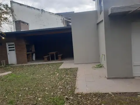 Casa 2 ambientes con 1 baño