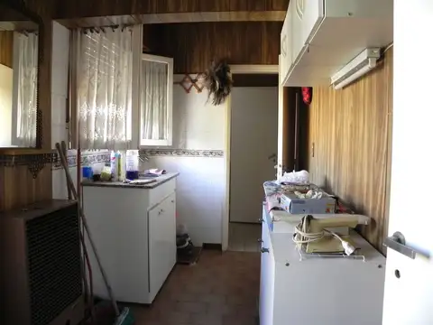 Amplia Propiedad en Venta con Local