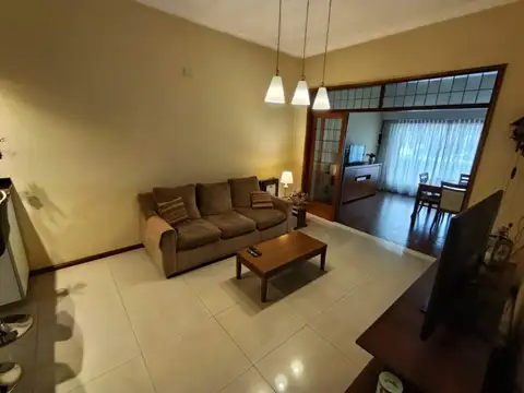 Casa en Alquiler con 7 cocheras