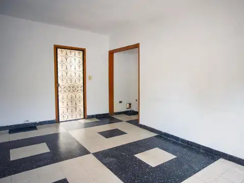 Duplex de 3 Amb en Haedo Sur con cochera y patio.