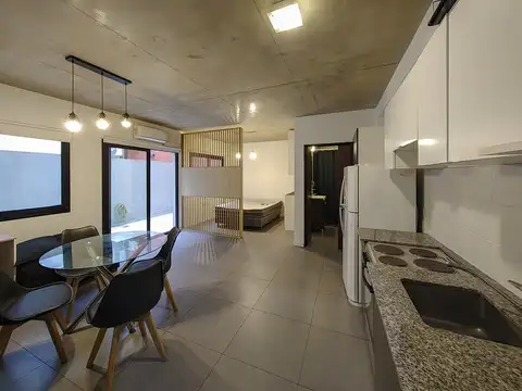Excelente 2 Ambientes Amueblado con Patio y Cochera, Todo a Nuevo, en Caballito