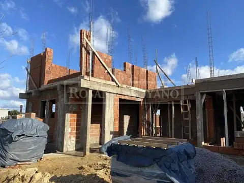 Casa en Venta con 4 cocheras