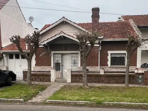 CHALET DE 4 AMB CON PATIO Y GARAJE