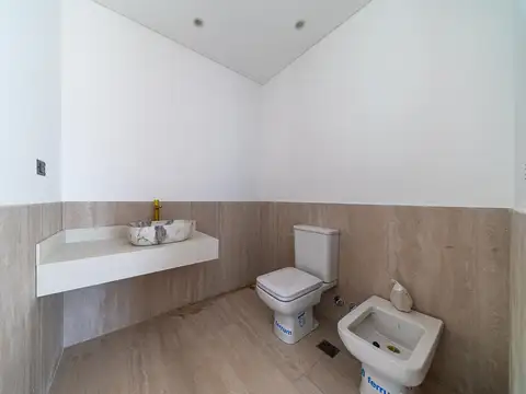 Casa 7 ambientes con 3 baños