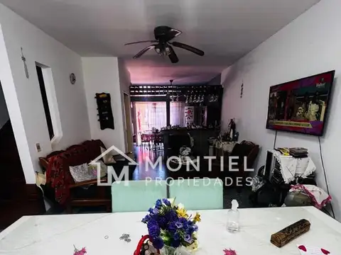 Casa 5 ambientes con 3 baños