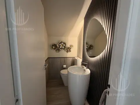 Casa 4 ambientes con 2 baños