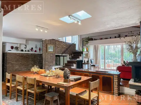 Casa en Venta con 2 cocheras