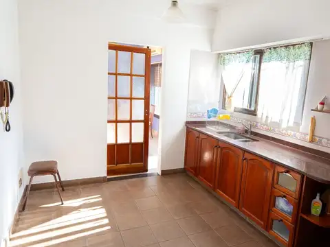 CASA 4 AMBIENTES LOTE 319 m2 PATIO + COCHERA