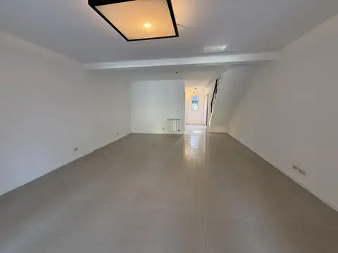 Depto Tipo Casa en Alquiler de 4 ambientes
