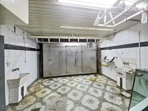 Venta Local 46m2 sobre Avenida con Toilet en Parque Avellane