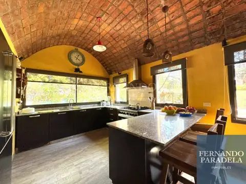Casa en Venta con 2 cocheras