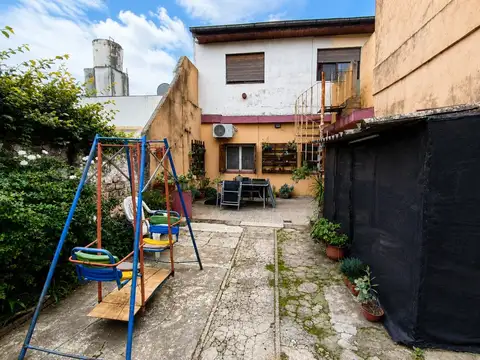 Casa 9 ambientes con 4 baños