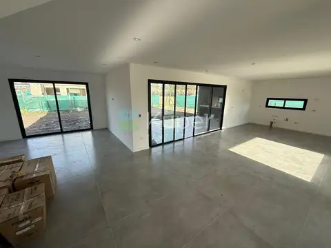 Casa en Venta en Pilar del Este - Santa Lucia, USD 260.000