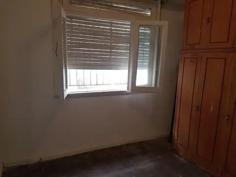 Av Directorio 100, Piso 1