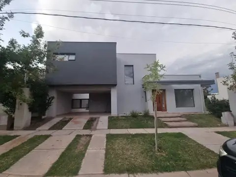 San Martín 2200, Piso San