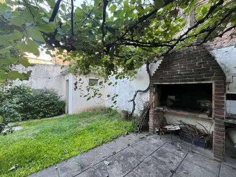 Casa 6 ambientes con 2 baños