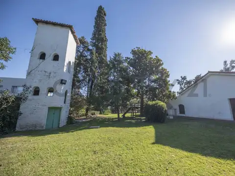 Casa 8 ambientes con 4 baños