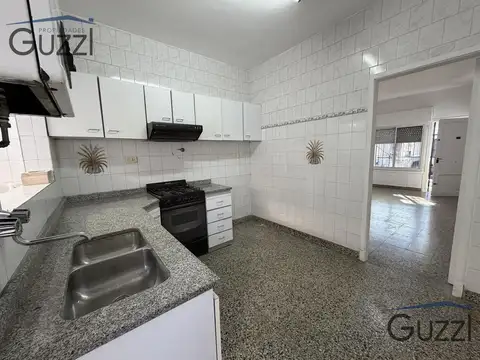 Venta PH 2 ambientes en planta baja con cochera en Villa Adelina. APTO CREDITO