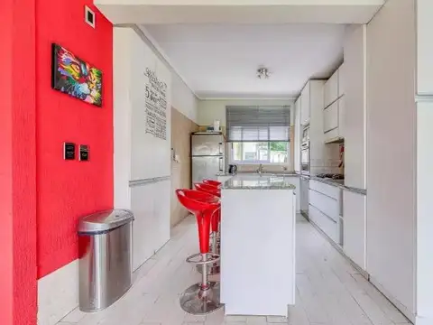 Casa en Venta con 4 cocheras