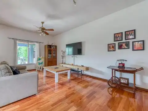 Casa en venta - 5 Dormitorios 3 Baños - Cochera - 400Mts2 - Pilar