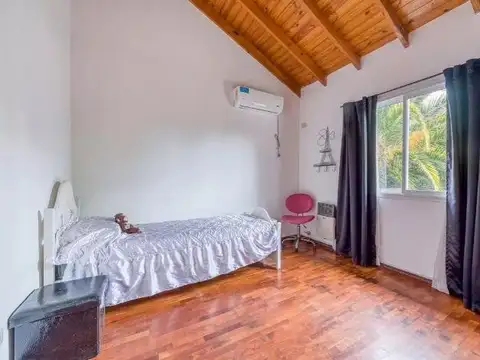 Casa 6 ambientes con 2 baños