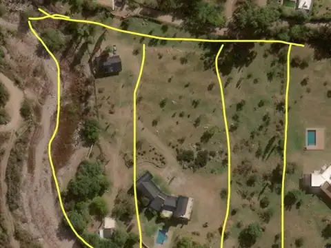 Chacra en venta - 4 Dormitorios 4 Baños - Cochera - 25.000Mts2 - Córdoba