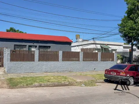 Casa en venta c/ cochera en Nuevo París