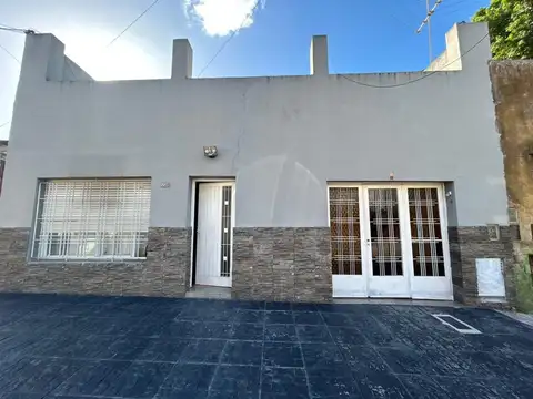 Casa 6 ambientes con 1 baño