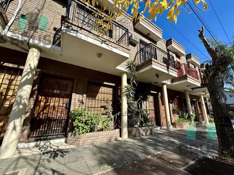 DUPLEX EN VENTA EN BERNAL - 3 AMBIENTES CON COCHERA