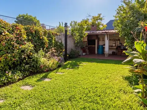 PH Tipo casa amplia de 4 ambientes con jardín en Martínez