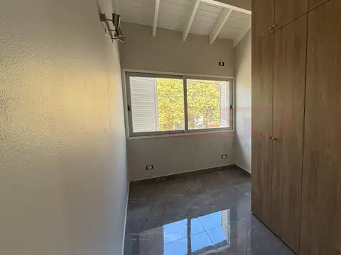 Depto Tipo Casa en Alquiler de 4 dormitorios