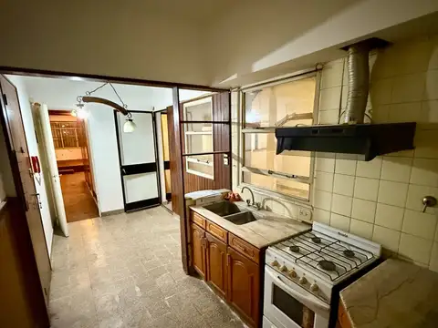 Departamento 8 ambientes con 2 baños