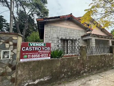 ¡Increíble chalet sobre esquina a mts de Av. San Martin!