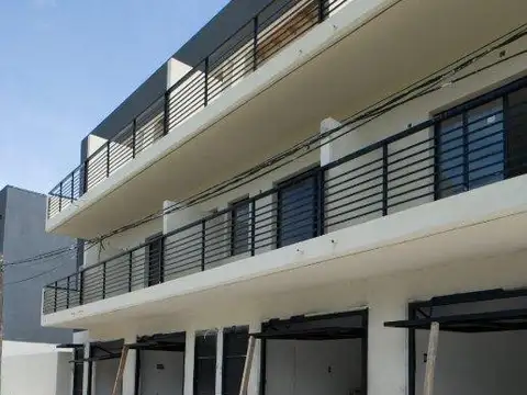 Triplex estreno en venta 2 ambientes con cochera en Tigre Centro