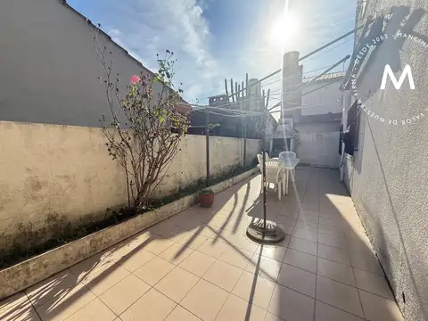 APTO CRÉDITO - PH multifamiliar en venta de 5 ambientes con patio y cochera - Villa Ballester