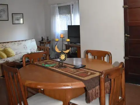 Casa en venta con patio. Ubicacion Moreno.