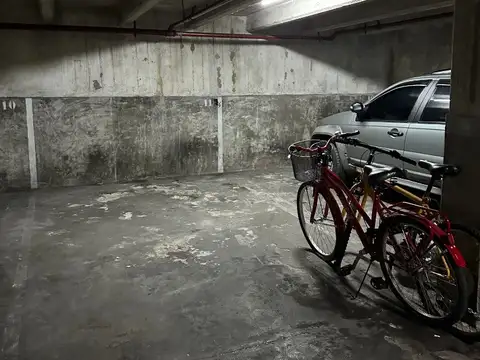 Cochera muy amplia en inmejorable ubicación