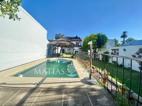 Chalet de categoría con piscina, parque y jacuzzi