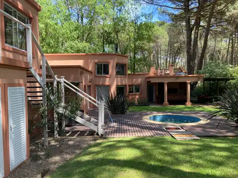 Muy linda casa rodeada de verde con yacuzzi